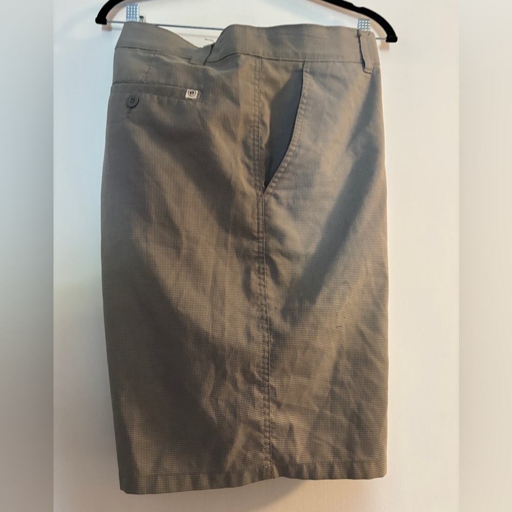 Hang Ten Men's Black Waistband Dress Shorts with Light Gray Fabric